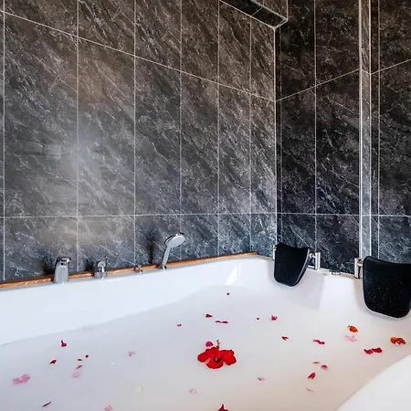 Villarge-hayallerin Oetesinde Bir Tatil Deneyimi-huzurlu Rahat Ve Manzarali Villa *